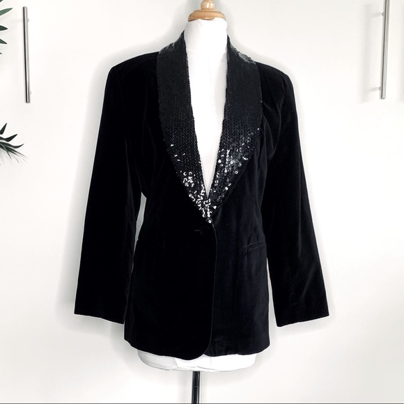M Vintage Velvet Tuxedo Blazer with 80s Shoulder Pads and Sequined Lapels - Picture 5 of 10